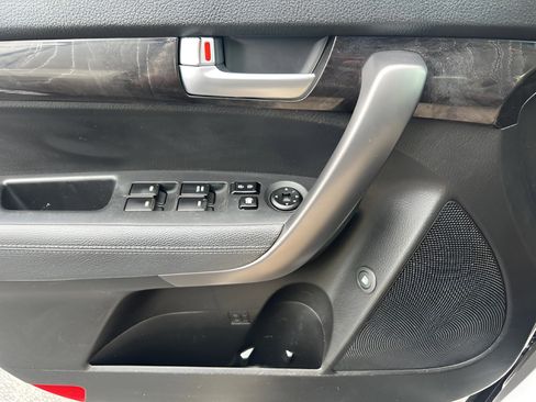 Used 2014 Kia Sorento LX FWD image 13