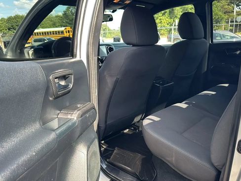 Used 2016 Toyota Tacoma TRD Sport w/ Towing Package AWD/4WD image 15