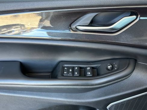 Used 2022 Jeep Grand Cherokee L Laredo w/ Luxury Tech Group I AWD/4WD image 13