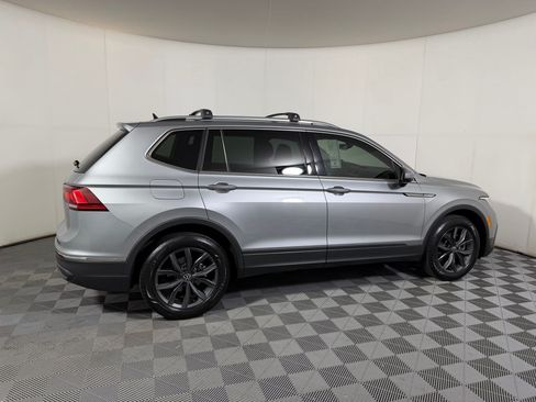 Used 2022 Volkswagen Tiguan SE FWD image 7