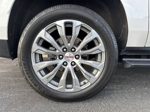 Used 2022 GMC Yukon XL Denali image 17