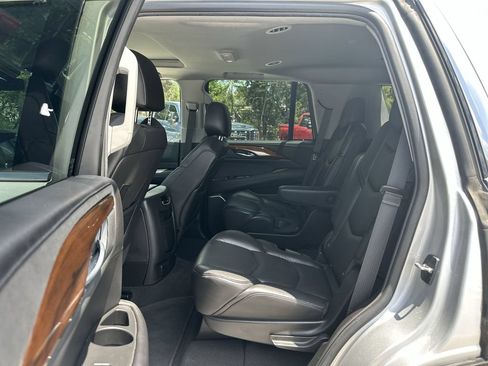 Used 2020 Cadillac Escalade Luxury RWD image 25