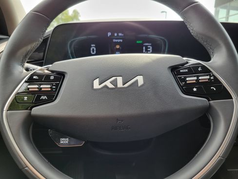 Certified 2024 Kia Niro EX FWD image 13