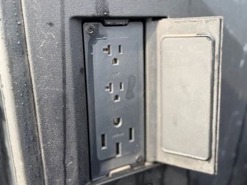 Used 2024 Tesla Cybertruck AWD Crew Cab image 44