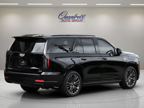 Used 2025 Cadillac Escalade Sport Platinum w/ LPO, Floor Liner Package AWD/4WD image 4