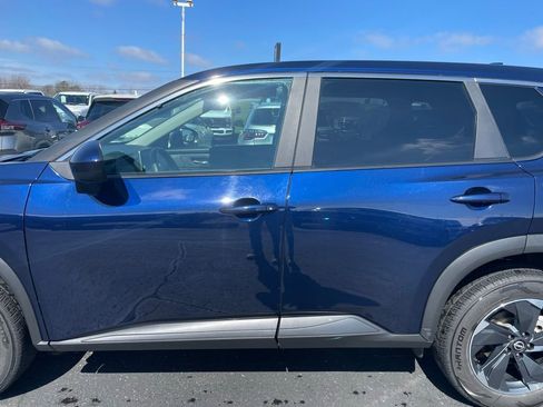 Used 2024 Nissan Rogue SV FWD image 35