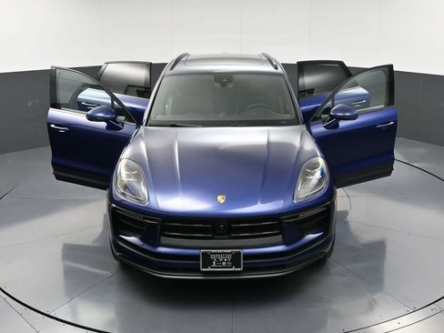 Certified 2025 Porsche Macan image 34
