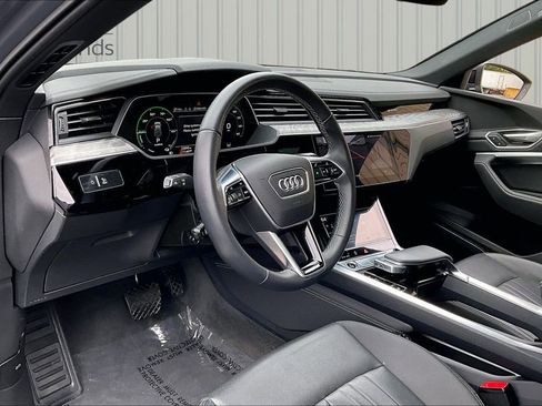 Used 2024 Audi Q8 e-tron Premium Plus w/ Premium Plus Package AWD/4WD image 17