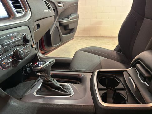 Used 2019 Dodge Charger SXT image 18