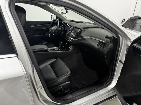 Used 2016 Chevrolet Impala LT w/ Convenience Package image 24