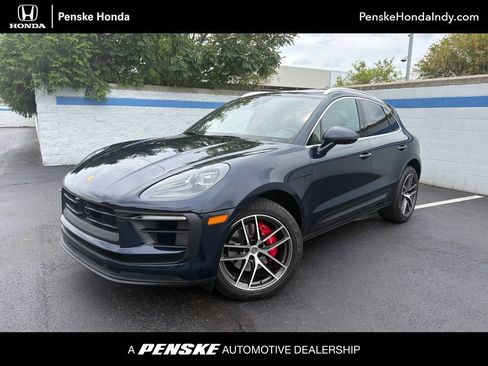 Used 2023 Porsche Macan S AWD/4WD image 1