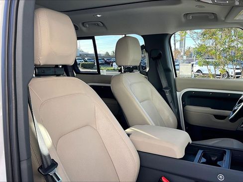 Used 2023 Land Rover Defender 130 SE image 7