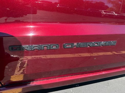 Used 2020 Jeep Grand Cherokee Altitude image 20