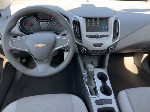 Used 2017 Chevrolet Cruze LS FWD image 5