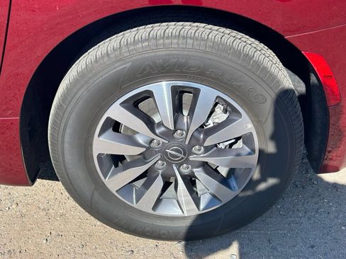 Used 2023 Chrysler Pacifica Touring-L FWD image 9