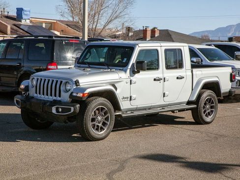 Used 2023 Jeep Gladiator Overland image 9