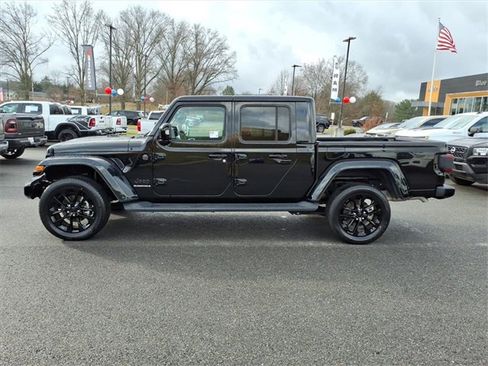 Used 2023 Jeep Gladiator Overland image 7