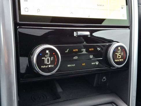 Used 2025 Land Rover Discovery S AWD/4WD image 15