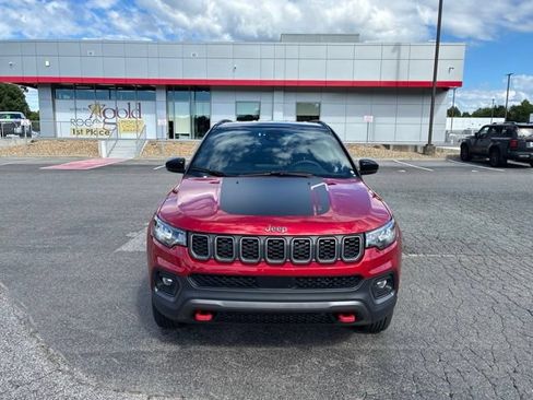 Used 2025 Jeep Compass Trailhawk AWD/4WD image 2