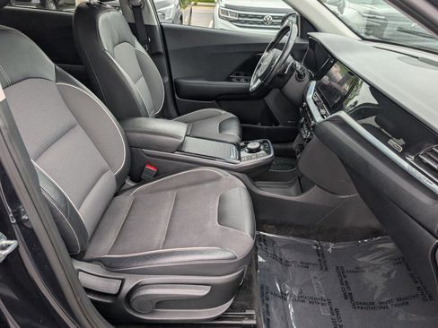 Used 2022 Kia Niro EX w/ Cold Weather Package FWD image 10