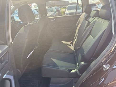 Used 2023 Volkswagen Tiguan SE w/ Panoramic Sunroof Package image 8