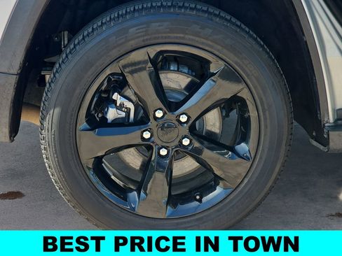 Used 2023 Jeep Grand Cherokee L Laredo AWD/4WD image 38