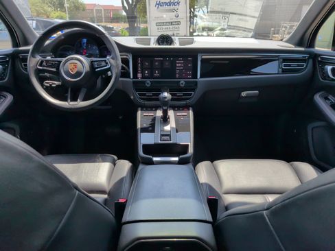 Used 2024 Porsche Macan AWD/4WD image 30