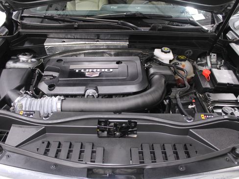 Used 2024 Cadillac XT4 Luxury w/ Cold Weather Package image 37