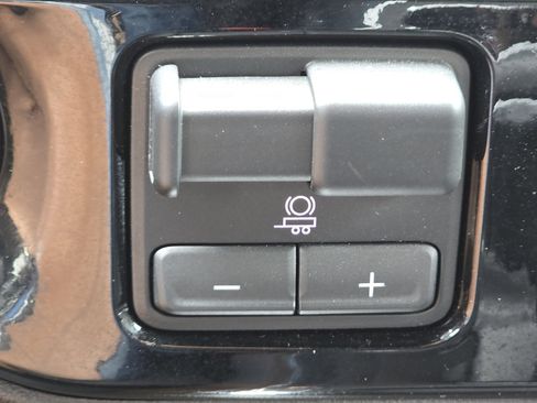 Used 2024 Chevrolet Silverado 1500 High Country AWD/4WD image 15