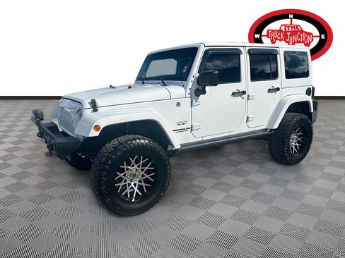 Used 2017 Jeep Wrangler Unlimited Sahara w/ Max Tow Package AWD/4WD image 3