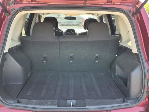Used 2016 Jeep Patriot Latitude AWD/4WD image 5