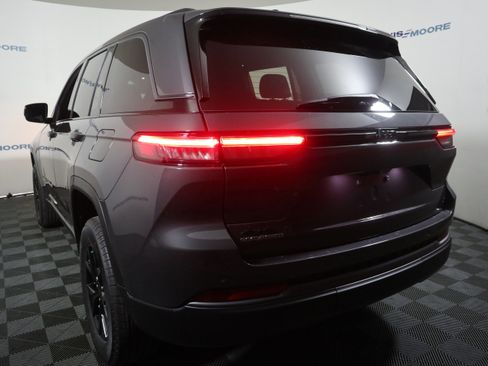 New 2026 Jeep Grand Cherokee Altitude AWD/4WD image 9