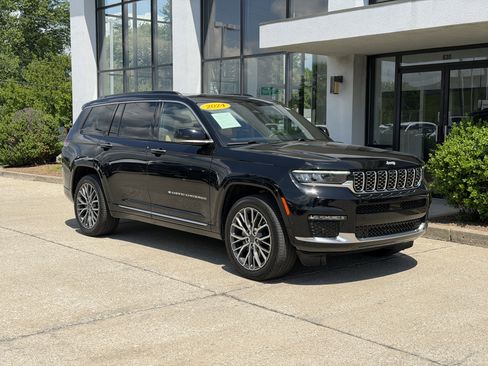 Used 2024 Jeep Grand Cherokee L Summit AWD/4WD image 2