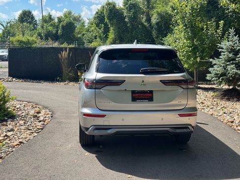 New 2025 Mitsubishi Outlander SE image 4