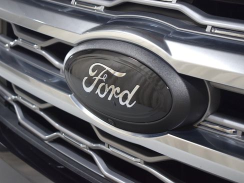 Used 2023 Ford Expedition Platinum image 3