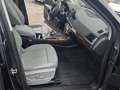 Used 2018 Audi Q5 2.0T Premium w/ Convenience Package AWD/4WD image 18