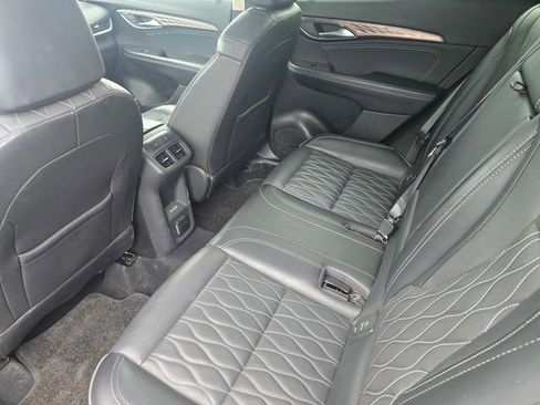 Used 2022 Buick Envision Avenir w/ Technology Package II image 12