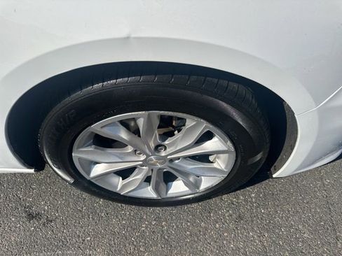 Used 2023 Chevrolet Malibu LT FWD image 16