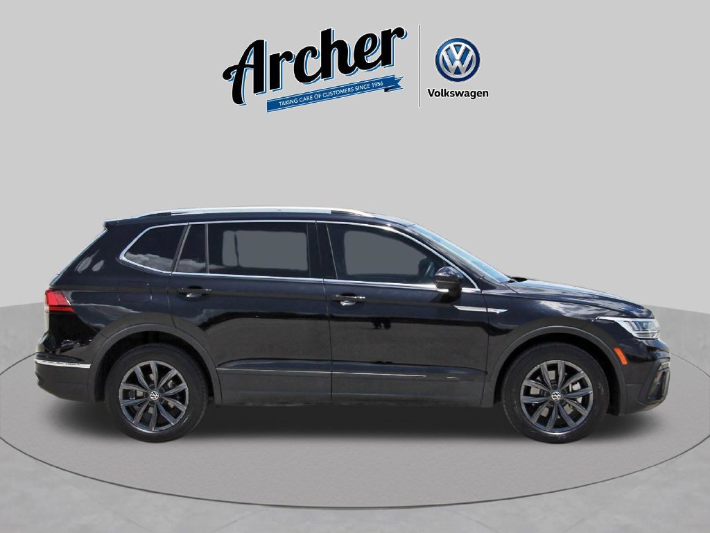 Used 2022 Volkswagen Tiguan SE AWD/4WD image 3