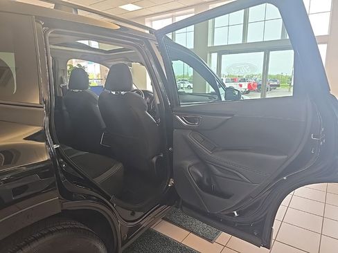 Used 2022 Subaru Forester Premium AWD/4WD image 36
