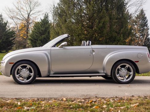 Used 2005 Chevrolet SSR w/ Preferred Equipment Group image 3