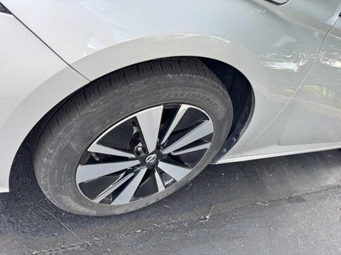 Used 2022 Nissan Altima 2.5 SV AWD/4WD image 4
