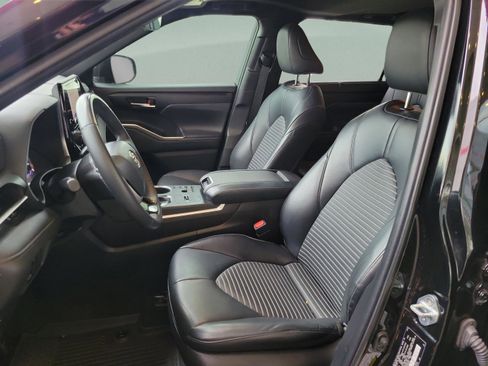 Certified 2023 Toyota Highlander XSE image 24