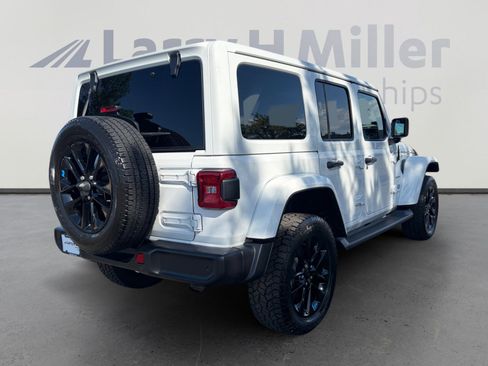 Used 2022 Jeep Wrangler Unlimited Sahara w/ Cold Weather Group AWD/4WD image 5