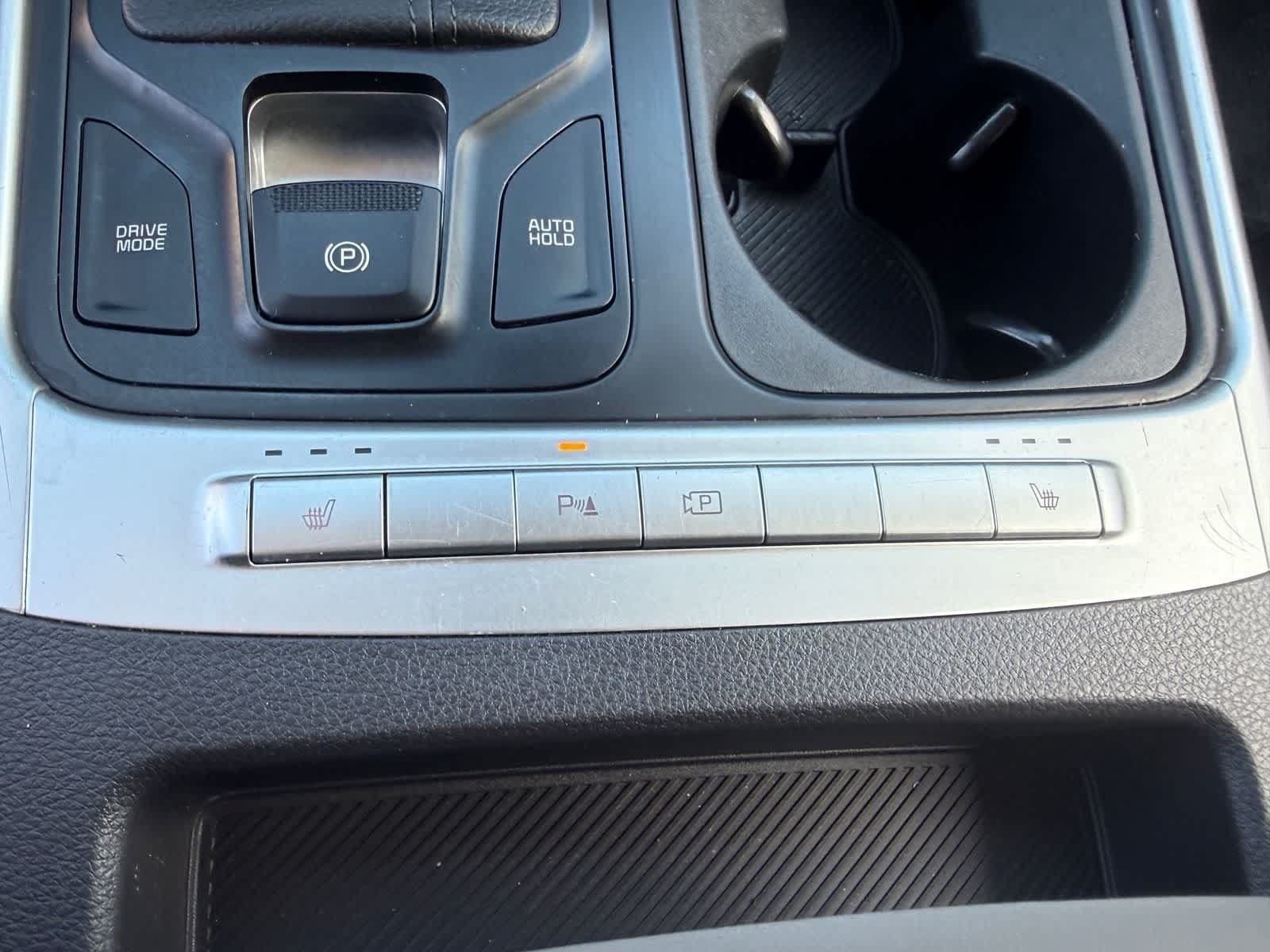 Used 2025 Kia Carnival FWD image 27
