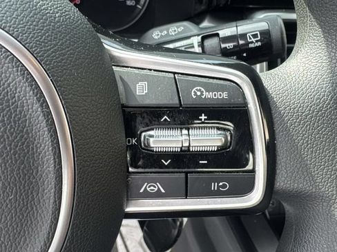 Used 2023 Kia Sorento LX AWD/4WD image 21