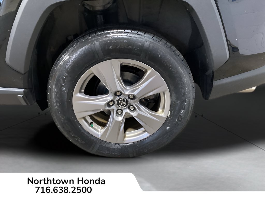 Used 2023 Toyota RAV4 XLE AWD/4WD image 14