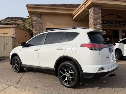 Used 2017 Toyota RAV4 SE w/ Advanced Technology Package image 31