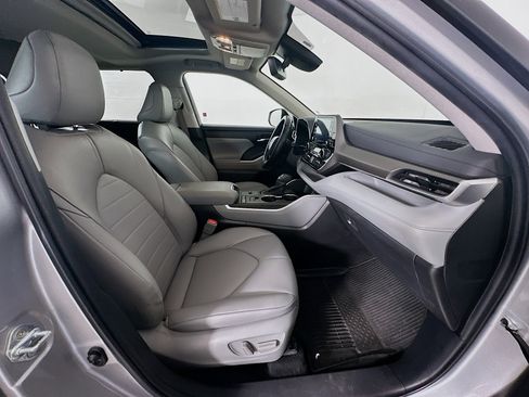 Used 2022 Toyota Highlander XLE image 33