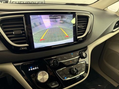 Used 2023 Chrysler Pacifica Touring-L FWD image 33